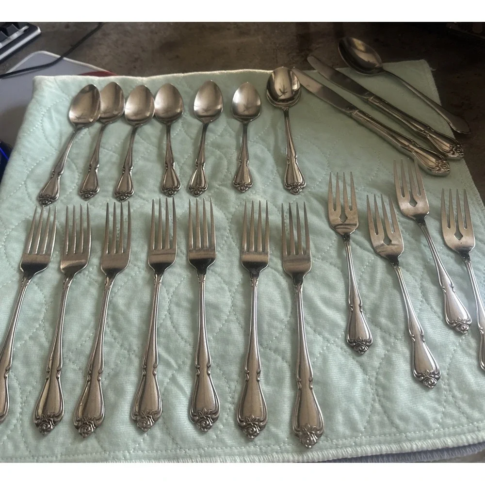 Arbor Rose True Rose Stainless 1881 Rogers Oneida Flatware & Serving Pieces 21